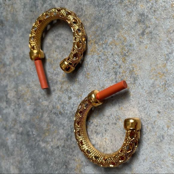🌝 Gold Puff Hoop Earrings 🌝 - Picture 3 of 8